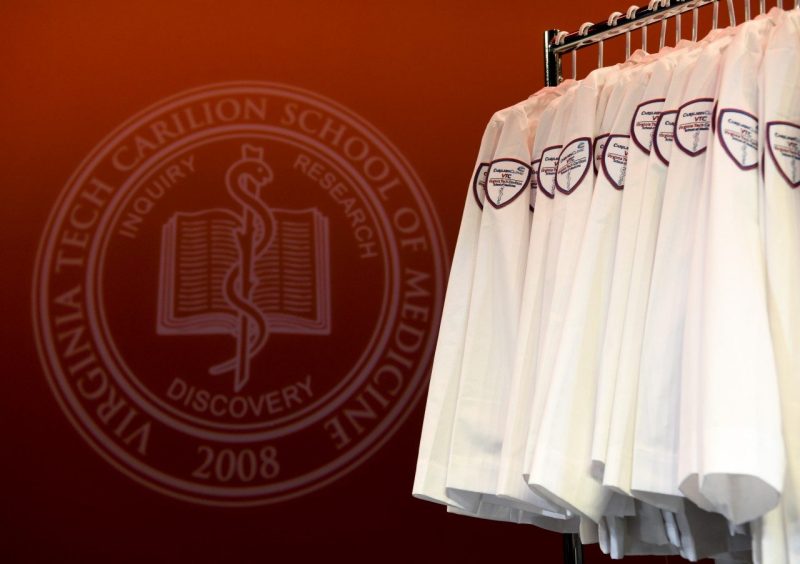 Class of 2027 Receive Their White Coats